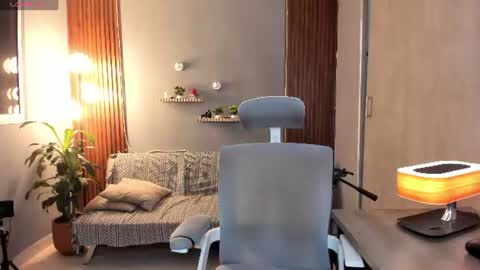 Calix  Independient model Insta and twt Calixsnake online show from August 6, 12:52 am