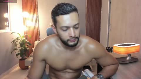 Calix  Independient model Insta and twt Calixsnake online show from July 2, 1:36 am