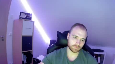 here4y online show from December 19, 6:45 pm