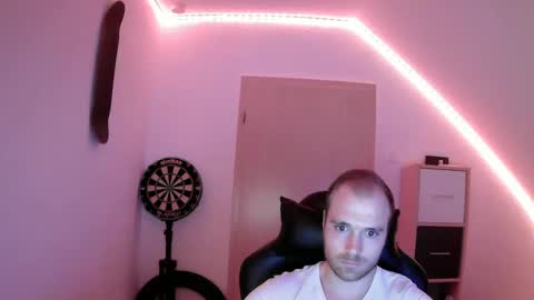 here4y online show from December 5, 6:06 pm