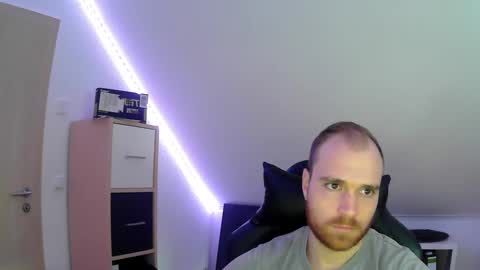 here4y online show from December 22, 11:22 am