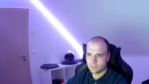 here4y online show from March 24, 6:25 pm