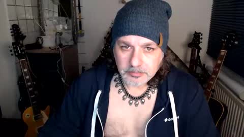 Jack independent model  online show from April 3, 7:10 pm