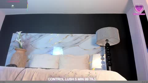 jacky_wolf1 online show from April 4, 6:37 pm