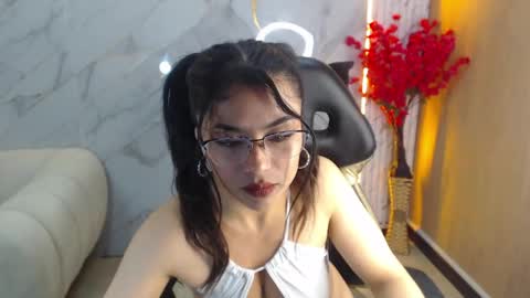 Jade online show from May 17, 1:31 pm