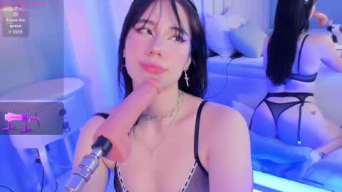 Jade Red  online show from March 14, 12:36 am