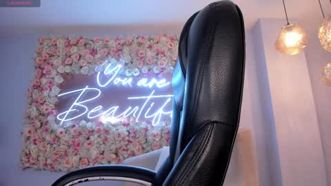 JADE EVANS online show from February 27, 11:59 pm