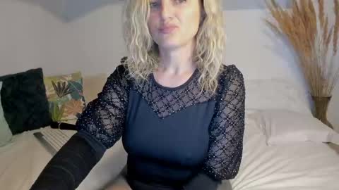 elena online show from April 29, 3:22 am