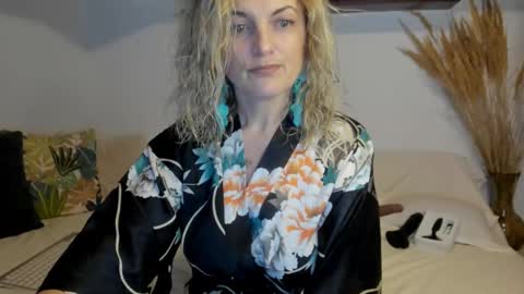 elena online show from March 6, 2:54 am