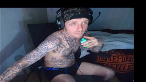 showingitoff online show from March 10, 2:49 am