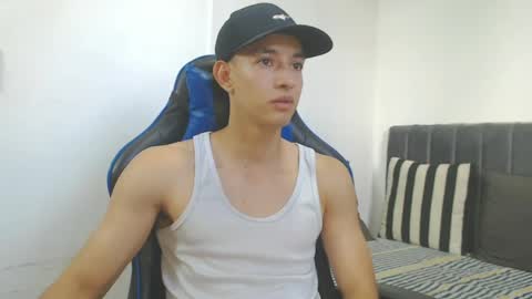 Hi guys im new 3 online show from April 23, 9:27 pm