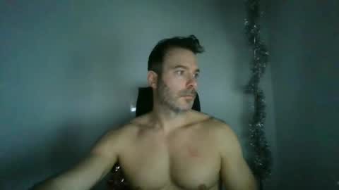 jam3s5959 online show from December 5, 9:33 am