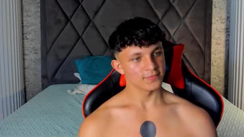 Snapshot of jamesgolden_ chatting on March 12, 3:29 pm jamesgolden_ online show from March 12, 3:29 pm