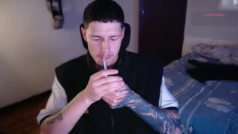 jamesss____ online show from November 25, 8:40 pm