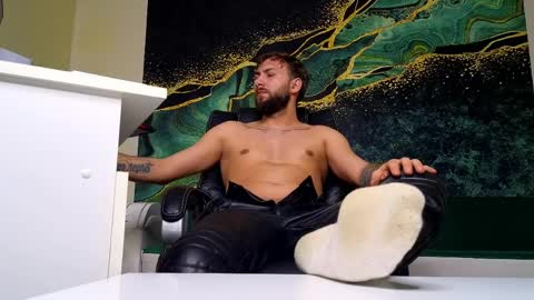 Robbie online show from April 2, 9:11 pm