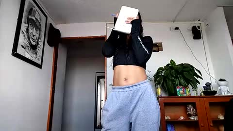 janariivera1 online show from November 12, 3:58 pm