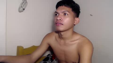 janlloyd04 online show from October 26, 7:09 am