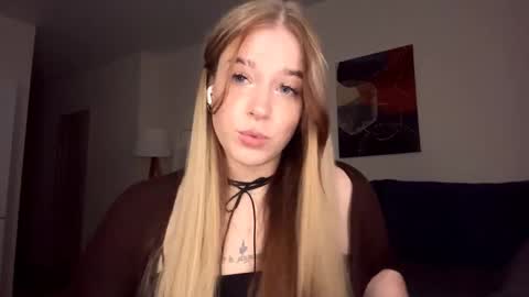 Snapshot of janniekeneipp chatting on October 17, 5:17 pm Janni online show from October 17, 5:17 pm