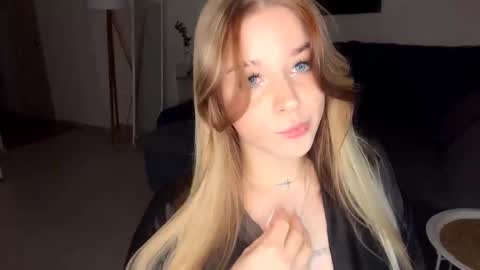 Snapshot of janniekeneipp chatting on October 21, 4:10 pm Janni online show from October 21, 4:10 pm