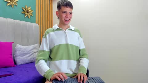 Snapshot of jasson_smit chatting on December 26, 3:42 pm J A S S O N online show from December 26, 3:42 pm