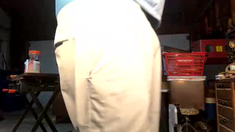 Snapshot of jawssharkparty chatting on October 5, 4:10 am Jaws  online show from October 5, 4:10 am