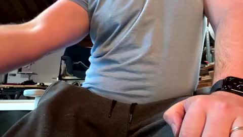 Snapshot of jawssharkparty chatting on October 19, 8:57 pm Jaws  online show from October 19, 8:57 pm