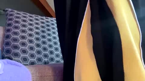 Snapshot of jawssharkparty chatting on February 5, 6:59 pm Jaws  online show from February 5, 6:59 pm