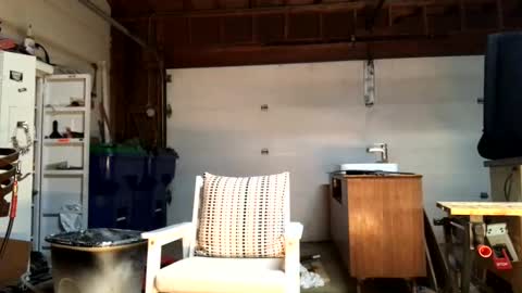 Snapshot of jawssharkparty chatting on October 6, 4:52 am Jaws  online show from October 6, 4:52 am