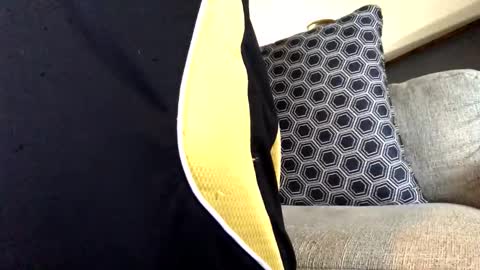 Jaws  online show from January 6, 7:51 pm