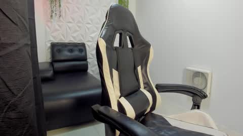 jax_maliq online show from December 1, 1:47 am