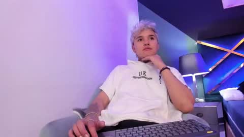 JAX online show from February 25, 3:43 am