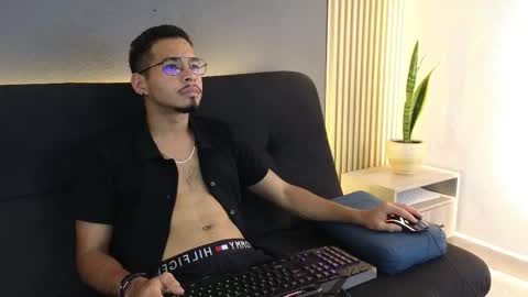 Snapshot of jaybrown_1 chatting on October 11, 5:23 am Jay online show from October 11, 5:23 am