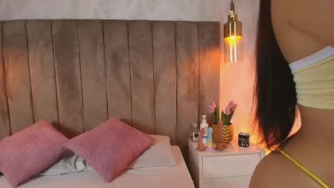 Jazmin online show from April 20, 9:40 pm