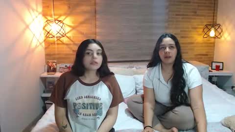 Jazmin and Scarlett online show from November 14, 9:44 am