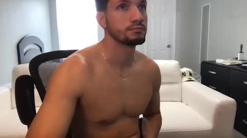 Snapshot of jeanwhitebianco chatting on October 5, 7:21 pm jeanwhitebianco online show from October 5, 7:21 pm