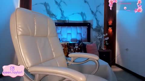 Jeen Taylor online show from November 24, 8:07 pm