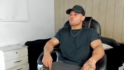 Snapshot of jeicob_gagnon chatting on October 21, 11:37 am jeicob gagnon online show from October 21, 11:37 am