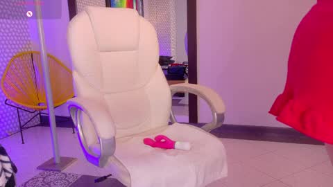 jenifer_cruz online show from April 4, 5:47 am