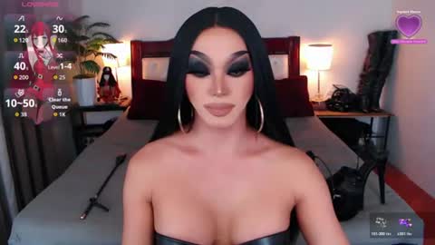 Queen Jenifer online show from July 8, 1:42 am
