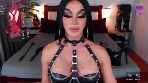 Queen Jenifer online show from July 25, 6:22 am