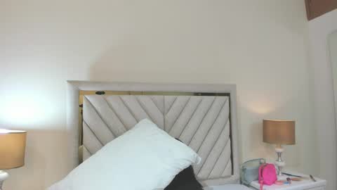 jenner_madison online show from April 19, 6:10 pm