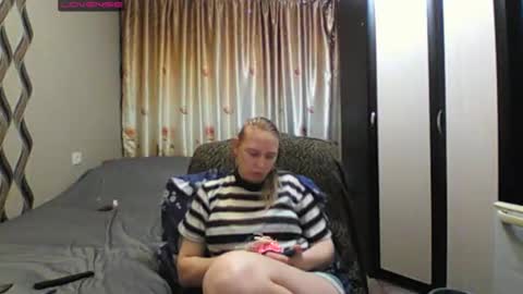 JenniDeep online show from April 11, 5:50 pm