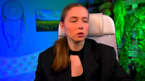 Jennifer online show from February 22, 7:16 pm