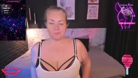 Jennifer online show from November 23, 8:29 pm