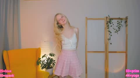 Snapshot of jenny_ames chatting on December 5, 6:39 pm Jenny  online show from December 5, 6:39 pm