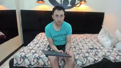 Snapshot of jeremmyandstacy chatting on February 24, 6:58 pm Jeremmyandstacy online show from February 24, 6:58 pm
