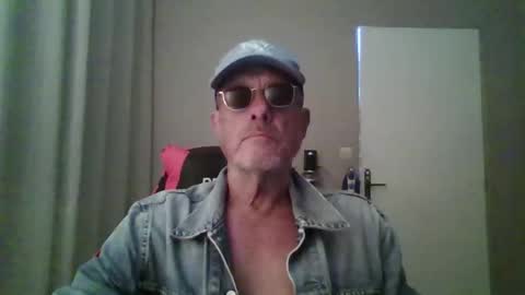 jerflor online show from November 17, 12:19 pm