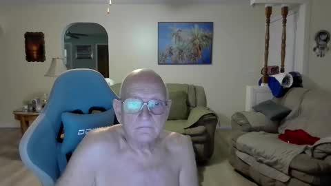 jerryzxcvbnm online show from April 25, 6:38 pm