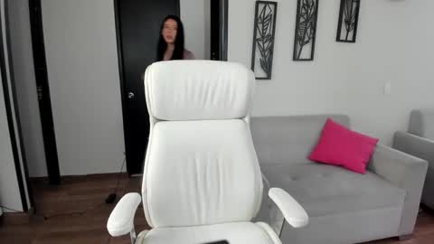 Jess online show from February 5, 3:59 pm