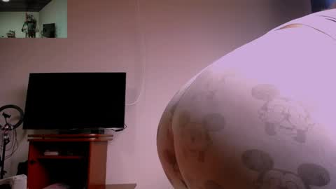 Yessik Rodriguez online show from April 22, 3:41 pm